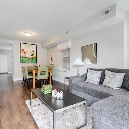 Cozy Spacious Family Home Near Carytown Fully Fenced